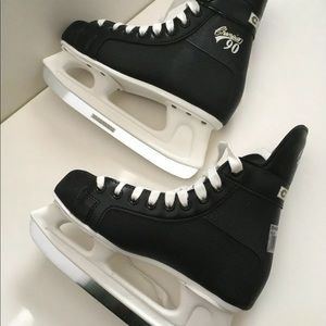 Size 7 men’s champion 90 ice hockey skates!!